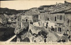 CPA Les Baux Bouches du Phone L'Hotel de Ville et la Rue Porte Eygieres 
