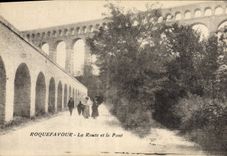 CPA Roquefavour La Route et le Pont 