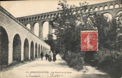 CPA Roquefavour La route et le pont 