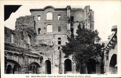 CPA Montmajour Cour du Cloitre et Abbaye du XVIII siecle 