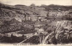 CPA La Provence Vallon de la Fontaine et Beaumaniere 