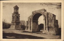 CPA Saint Remy de Provence Monuments romains dont la construction remonte au siecle d'Auguste 