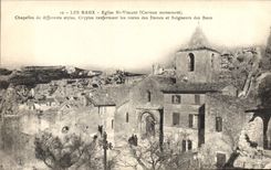 CPA Les Baux Eglise St Vincent Curieux monument 
