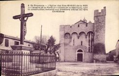 CPA En Provence l'Eglise des Saintes Maries de la Mer 