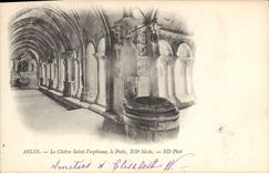 CPA Arles le Cloitre Saint Trophisme le Puits XII siecle 