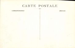 CPA Les Baux Au premier plan chemin de ronde de la tour dite Srassine Au fond ruines du Chateau cons