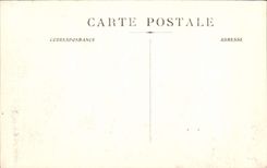 CPA Les Baux Au premier plan a droite restes de l'ancien hopital a gauche la Tour du Brau salle de f