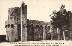CPA En Provence L'Eglise des Saintes Maries de la Mer dont la construction remonte aux premiers siec