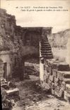 CPA Les Baux porte d'entree de l'ancienne ville corps de garde a gauche et escaliers de ronde a droi