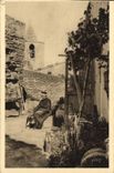 CPA Paysages et Pierres de Provence les Baux B du R un coin du Vieux village Femme Folklore