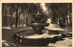 CPA Aix en Provence fontain des 9 Canons le cours Mirabeau 