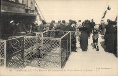 CPA Marseille La Terrasse des Ascenseurs de Notre Dame de la Garde 