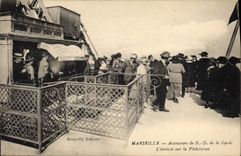 CPA Marseille Ascenceurs de N D de la Garde l'arrivee sur la Plateforme 