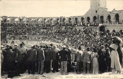 CPA Arles les Arenes combat de taureaux Corrida