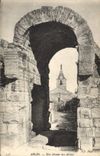 CPA Arles une Arcade des Arenes 