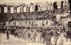 CPA Arles en Provence aux Arenes Une fete provencale Presentation des gardians de Camargue 