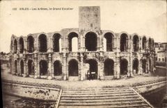 CPA Arles les Arnes le Grand Escalier 