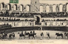 CPA Course de Taureaux Espagnole aux Arenes d'Arles Salida de la quadrilla 