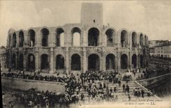 CPA Arles les Arenes sortie d'une course de mise a mort 