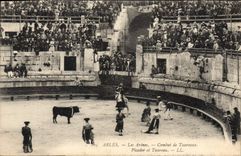CPA Arles les Ariens Combat de Toureaux