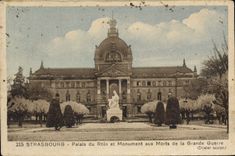 CPA STRASBOURG PALAIS du Rhin et monument aux Morta de la Grande guerre