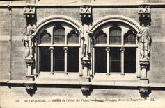 CPA STRASBOURG de l'Hotel des postes Statues decapities des trois Empereurs LL 