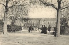 CPA Montpellier Allee principale Caserne du Genie Militaria