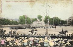 CPA Nancy La Revue du 14 Juillet sur la Place Carnot 