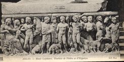 CPA Arles Musee Lapidaire Tombeau de Phedre et d'Hippolyte 