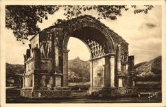 CPA Paysages et Pierres de Provence Arc de triomphe romain a Saint Remy Plateau des antiquites 