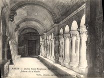 CPA Arles Cloitre Saint Trophime XI siecle Galerie de la Gaule 