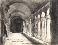 CPA Arles Cloitre St Trophime Galerie de la Gaule 