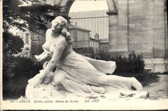 CPA Arles Jardin public Statue de Niobe 