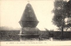 CPA Arles les Aliscamps le Tombeau des Consuls 