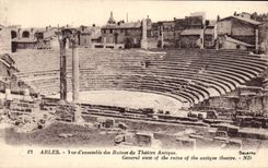 CPA Arles vue d'ensemble des Ruines du Theatre Antique 