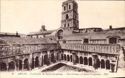 CPA Arles le Cloitre de Saint Trophime 