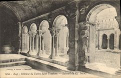CPA Arles Interieur du Cloitre Saint Tromphime Galeries du XII siecle 