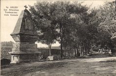 CPA Arles Les Aliscamps Tombeau des trois Consuls 