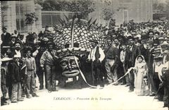 CPA Tarascon Procession de la Tarasque 