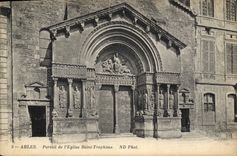 CPA Arles Portail de l'Eglise Saint Trophime 