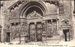 CPA Arles Cathedrale Saint Trophime le Portail XII orne de six colonnes avec personnages 