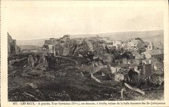 CPA A gauche Tour Sarrazine (XIe s) au dessous a droite ruines de la belle demeure des De Quinqueran