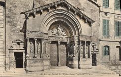 CPA Portail de l'Eglise Saint-Trophine Arles
