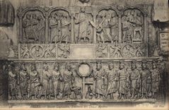 CPA Arles - Musee Lapidaire Tombeau des Douce Apotres