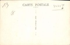 CPA Arles - Place du Forum - Les Hotels - Statue Frederic Mistral Automobile