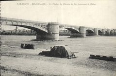 CPA Beaucaire Le Vinduc du Chemin de Fer traversant le Rhone