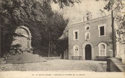CPA La Sainte Baume Terrasse et entree de la Grotte