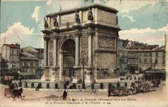 CPA Marseille La Place d'Aix et Arc de Triomphe Monument eleve aux Gloires de la Premiere Republique