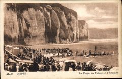 CPA Dieppe La Plage Les Falaises et l'Eglise 