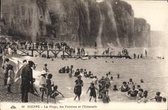 CPA Dieppe La Plage les Falaises et l'Estacade 